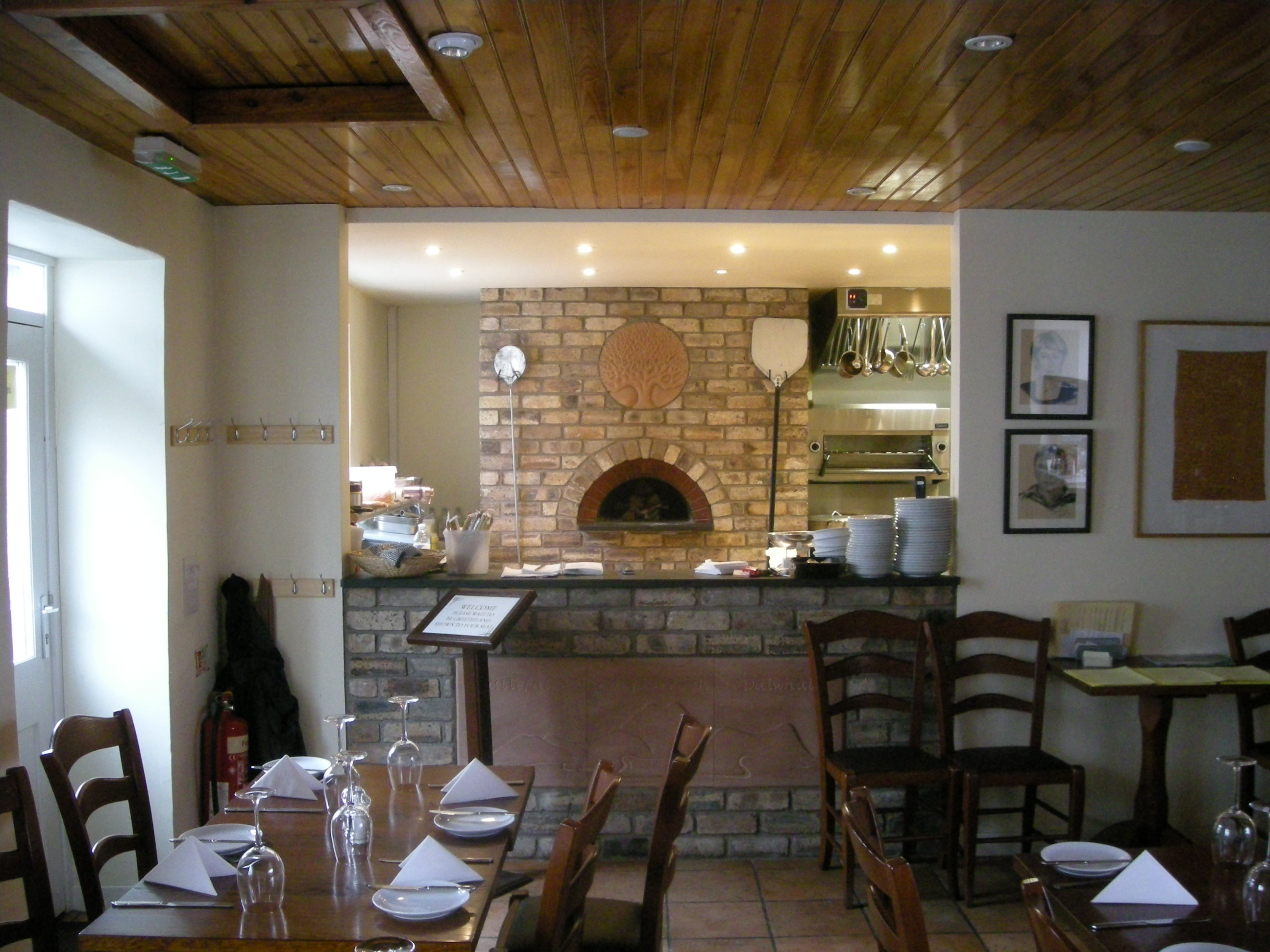 three_glens_restaurant-thornhill-1-full-